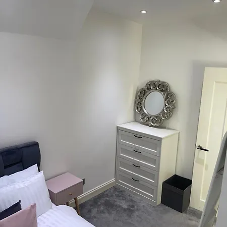 Spacious 2 Bedroom House W/ Garden And Free Parking London Exterior photo