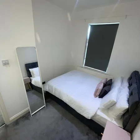 Spacious 2 Bedroom House W/ Garden And Free Parking London Exterior photo