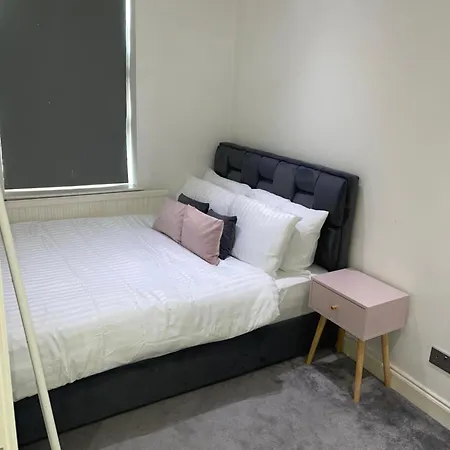 Spacious 2 Bedroom House W/ Garden And Free Parking London Exterior photo