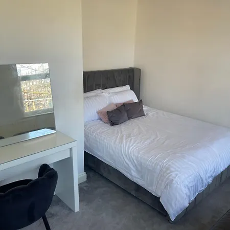 Spacious 2 Bedroom House W/ Garden And Free Parking London Exterior photo