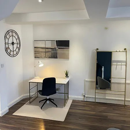 Spacious 2 Bedroom House W/ Garden And Free Parking London Exterior photo
