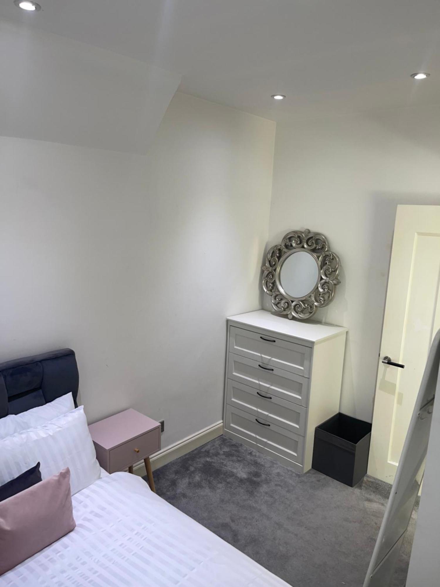 Spacious 2 Bedroom House W/ Garden And Free Parking *