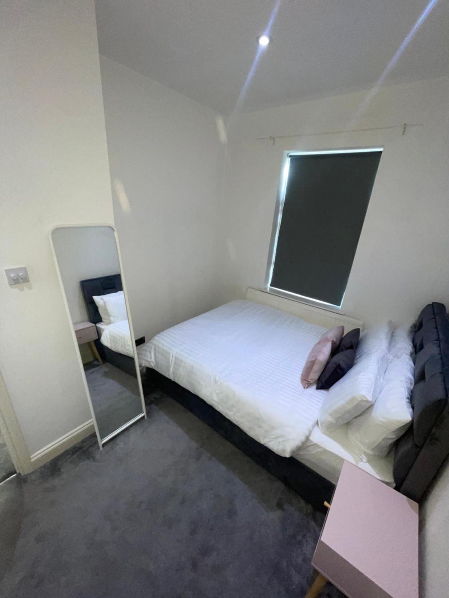 Spacious 2 Bedroom House W/ Garden And Free Parking