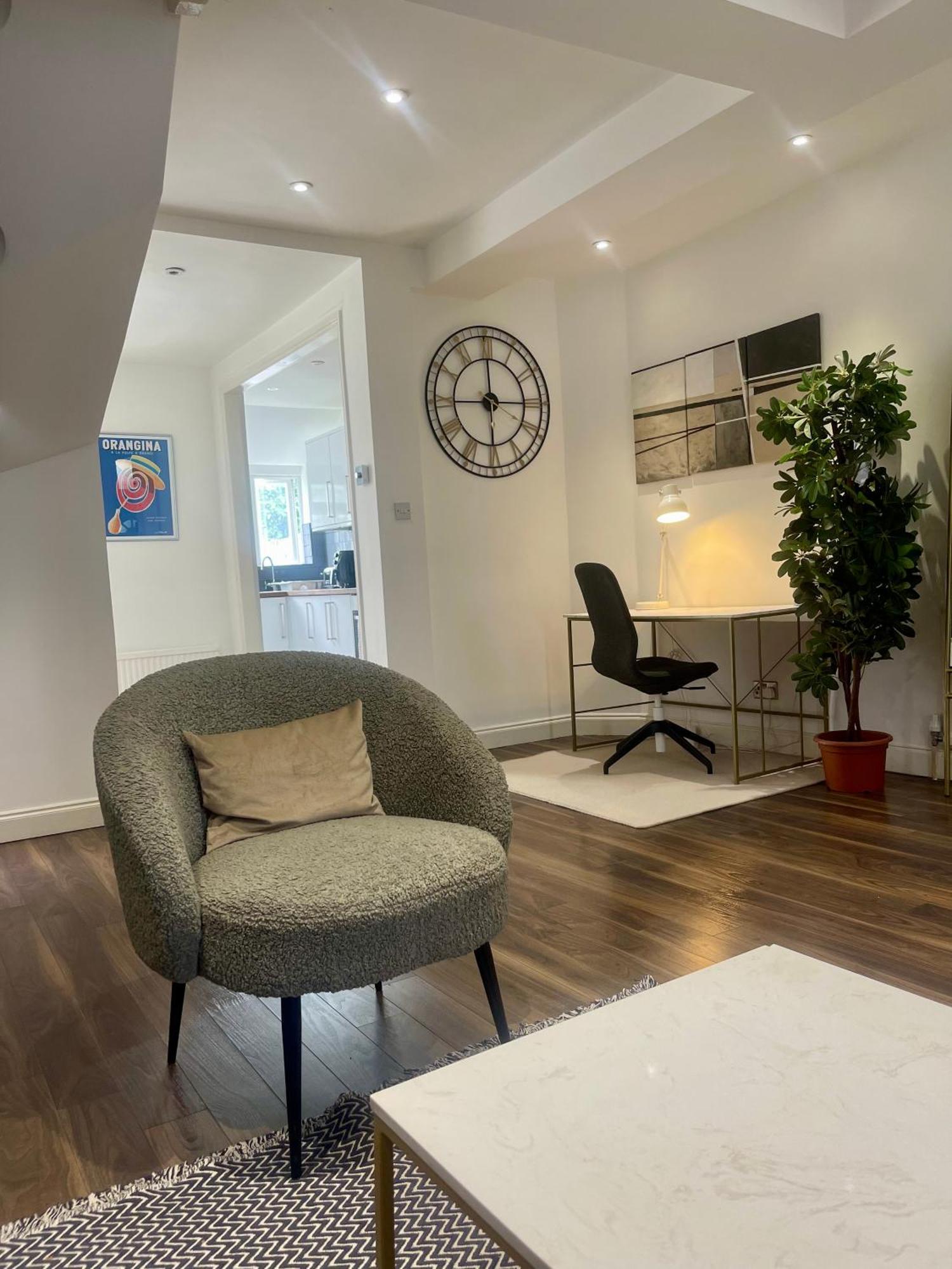 Spacious 2 Bedroom With Garden And Driveway Near Wimbledon Apartamento Londres